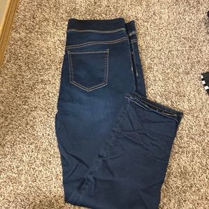 Woman’s size 12 stretchy Capri jeans